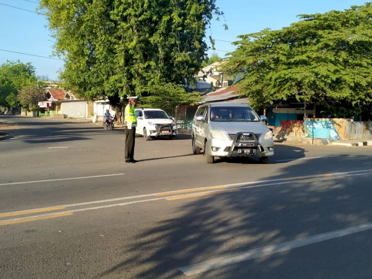 Pelayanan Prima, Giat Rutin Gatur Pagi Sat Lantas Polres Lembata