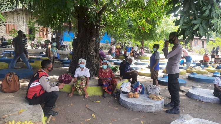 Bhabinkamtibmas Bripka Eko Pranoto Kunjung Pedagang Pasar Barter, Kec. Wulandoni.