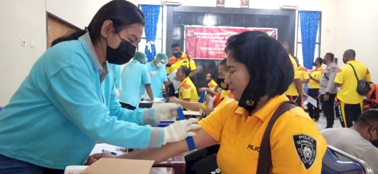 Kapolres Lembata Pimpin Anggota Melaksanakan Pemeriksaan Kesehatan