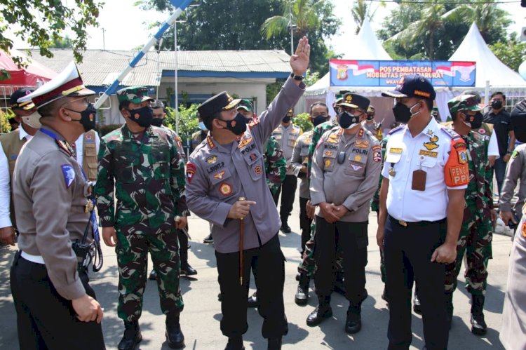 Hari Pertama PPKM Darurat, Kapolri Tinjau Penyekatan Hingga Vaksinasi Massal