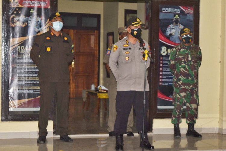 Kapolres Lembata Pimpin Kegiatan Pengawasan Dan Penertiban Pemberlakuan Pembatasan Kegiatan Masyarakat (PPKM) Skala Mikro Yang Ditingkatkan di Kabupaten Lembata