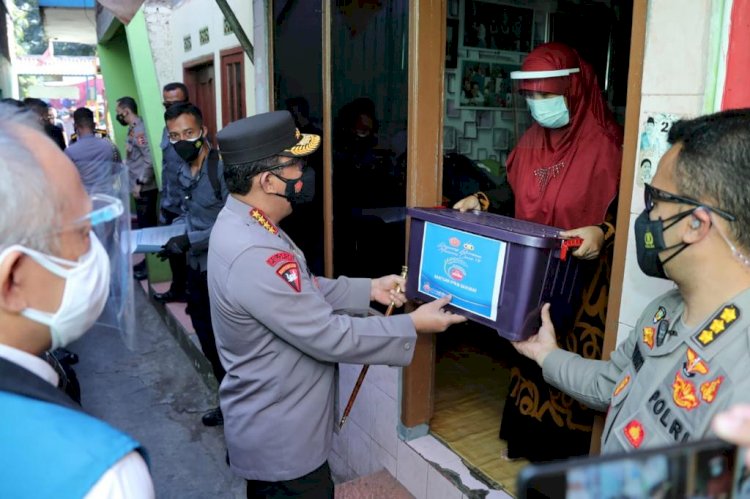 Kapolri Instruksikan Jajarannya Percepat Distribusi Bansos PPKM Darurat ke Warga