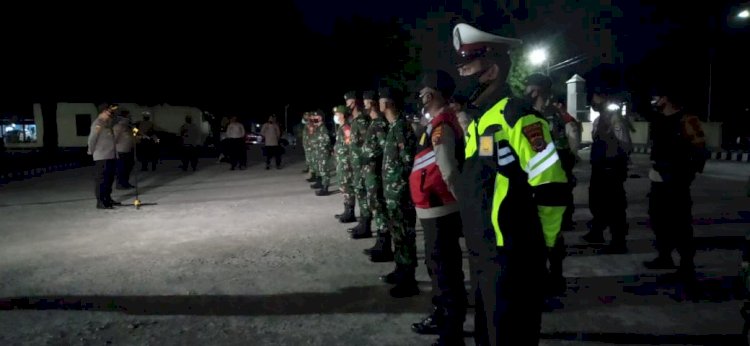 Antisipasi Perkembangan Kamtibmas Dampak Penerapan PPKM Polres Lembata Lakukan Patroli Skala Besar Dan Bagikan Bansos.