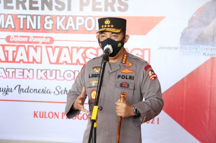 Vaksinasi dan Bansos di Jogyakarta, Kapolri Ingatkan Warga Disiplin Prokes di Sektor Ekonomi