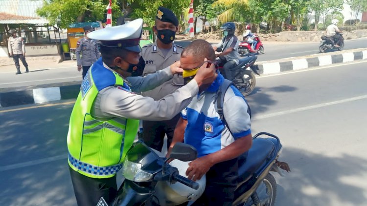 Ops Patuh Ranakah-2021, Polres Lembata Lakukan Sosialisasi Tertib Berlalulintas Dengan Tetap Patuhi Prokes