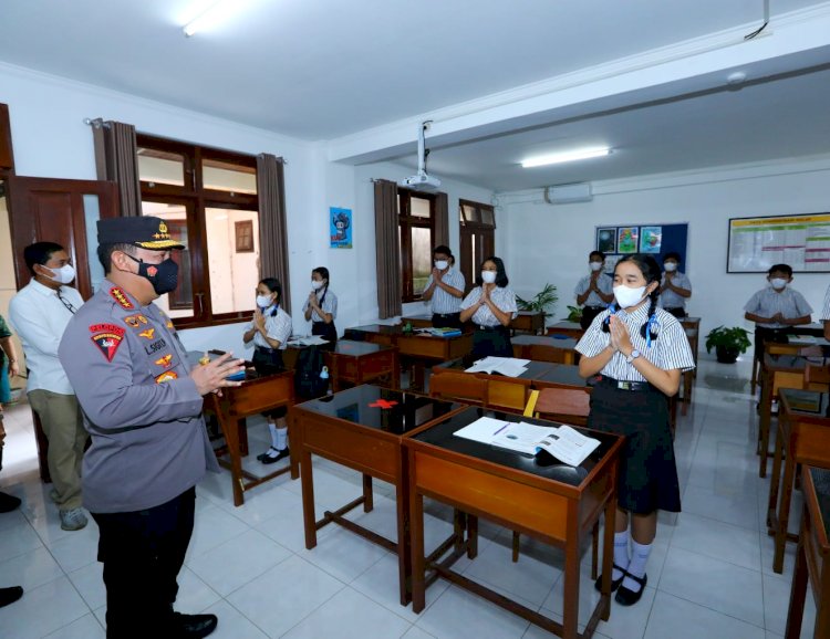 Pelajar Senang Bisa Belajar Tatap Muka, Kapolri: Fokus Gapai Cita-Cita Agar Jadi Kebanggaan Keluarga