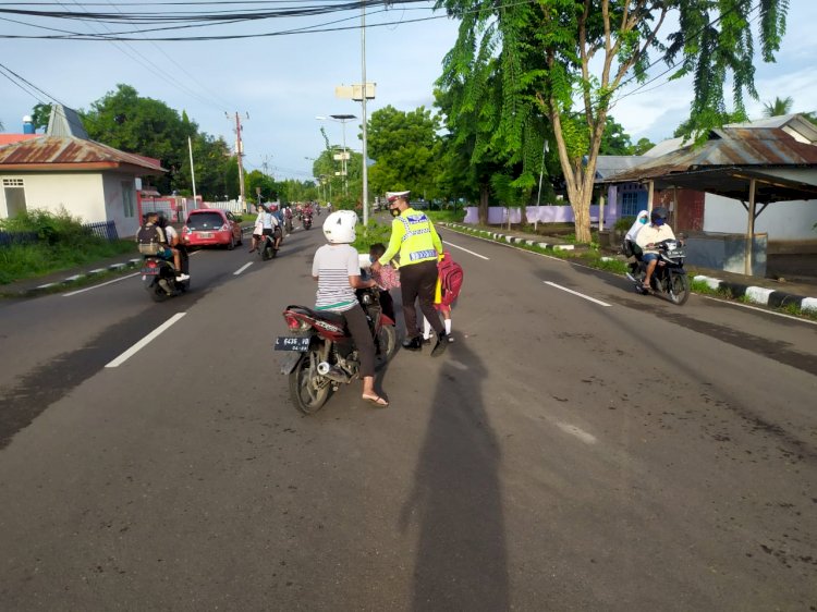 Beri Pelayanan Prima Kepada Masyarakat, Ini Yang Di lakukan Satlantas Polres Lembata Setiap Pagi Hari