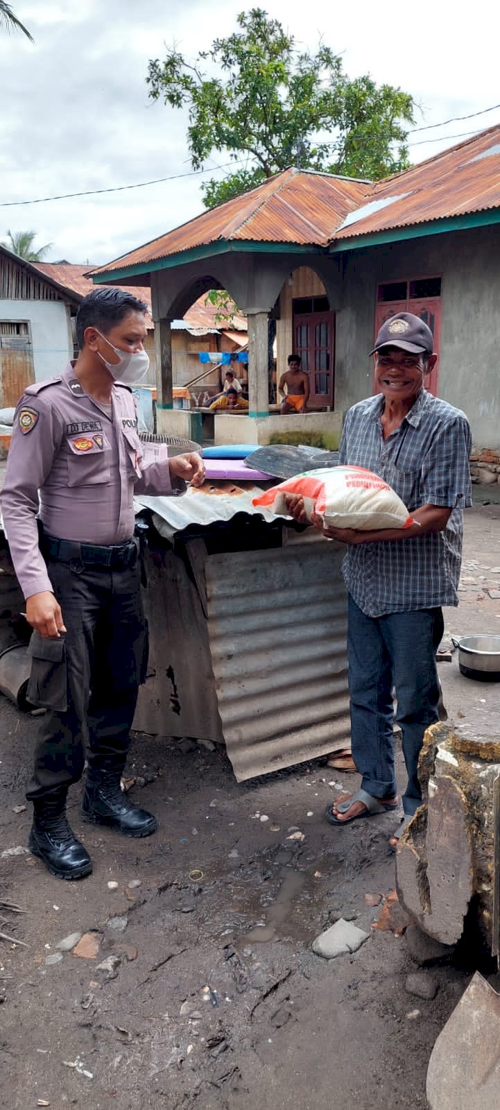 Jaga Kamtibmas Sat Samapta Polres Lembata Rutin Lakukan Patroli dan Sambangi Warga.