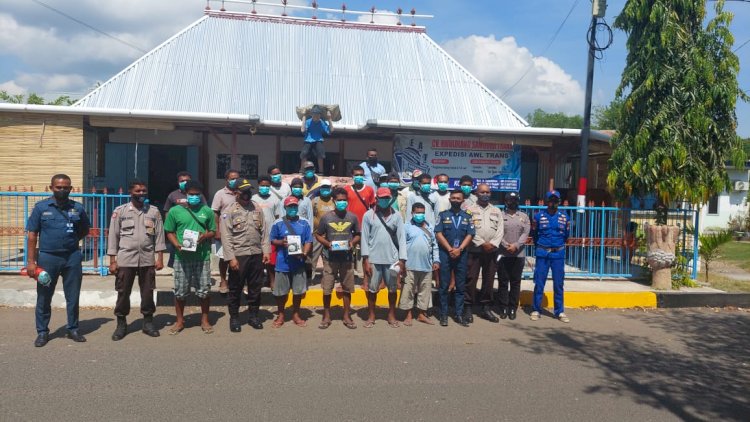 Memperingati May Day Sat Polairud Polres Lembata Sambangi TKBM Dan Bagikan Masker.