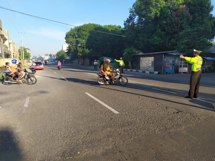 Pelayanan Prima Kepada Masyarakay, Satuan Lalulintas Polres Lembata Rutin Laksanakan Gatur Lalin Pagi Hari.