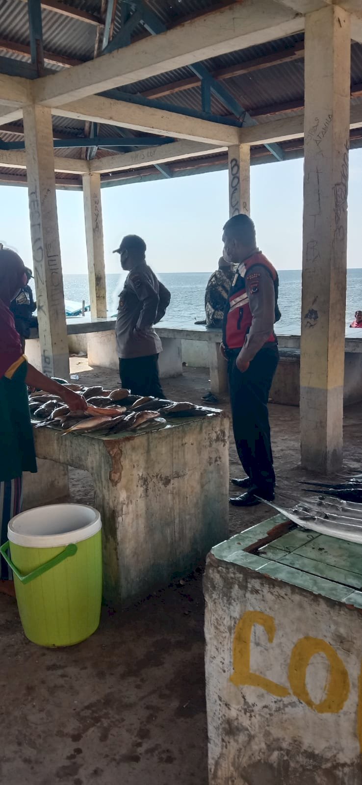 Menjelang Hari Bhayangkara Yang Ke 76,Anggota Kepolisian Sektor Buyasuri Ajak Warga Pesisir Jaga Kelestarian Laut