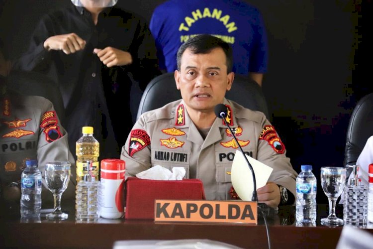 *Polda Jateng Ungkap Kasus Peredaran Minyak Goreng Kemasan Tanpa Ijin Edar di Banyumas. 14 Ton Barang Bukti Disita* *Peredaran Minyak Goreng Kemasan Tanpa Ijin Edar Digulung Polda Jateng*