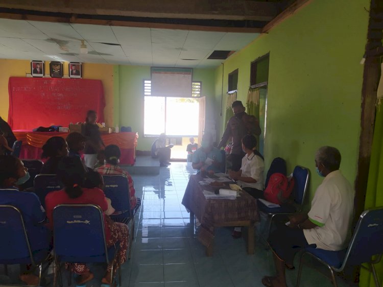 Jelang HUT Bhayangkara, Pospol Wulandoni Pantau Langsung Giat Vaksinasi Di Kantor Desa Pusiwatu Dan Berikan Himbauan Kamtibmas.