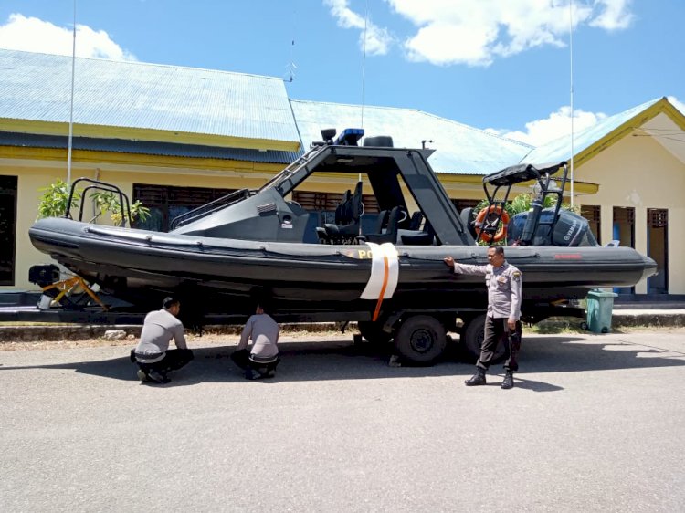 Polairud Polres Lembata Terima Kapal Pemburu Jenis RIB Speedboat Untuk Mengamankan Laut Lewoleba.