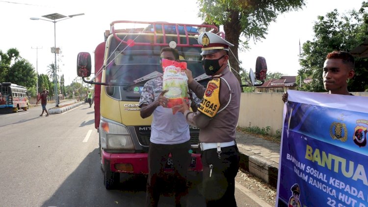 HUT Lalulintas Ke 67, Sat Lantas Bagikan Bingkisan Sembako Kepada Masyarakat.