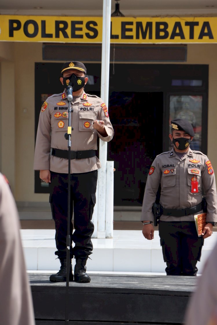 Jam pimpinan Kapolres Lembata Himbau Personel Jadi Pelopor Keselamatan Berlalulintas.