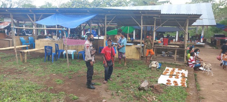 Pantau Giat Masyarakat Di Pasar Tradisional Napor Kapospol Ingatkan Agar Waspadai Bencana Banjir Dan Longsor.