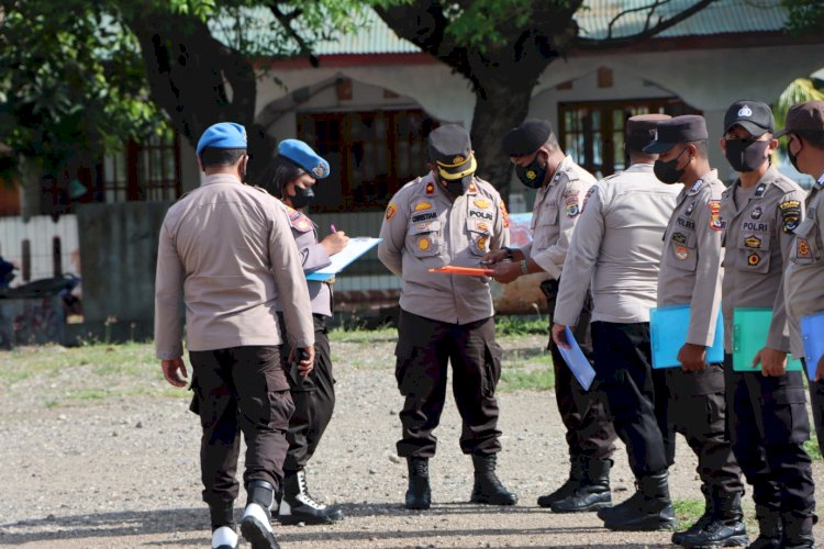 Kasi Propam Lakukan Pemeriksaan Ranmor Dan Senpi.