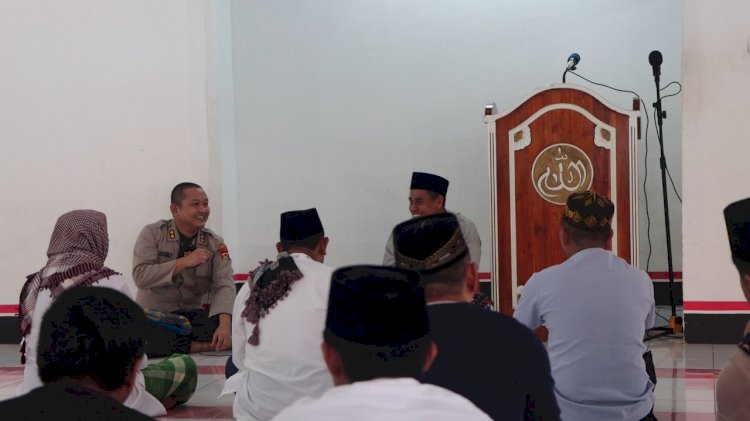 Kapolres Lembata Gelar Kegiatan Jumat Curhat di Masjid Attaubah Polres Lembata