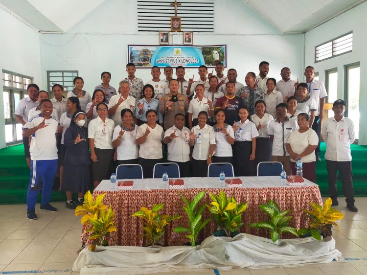 Jumat Curhat Polres Lembata Dengarkan Keluh Kesah Guru.