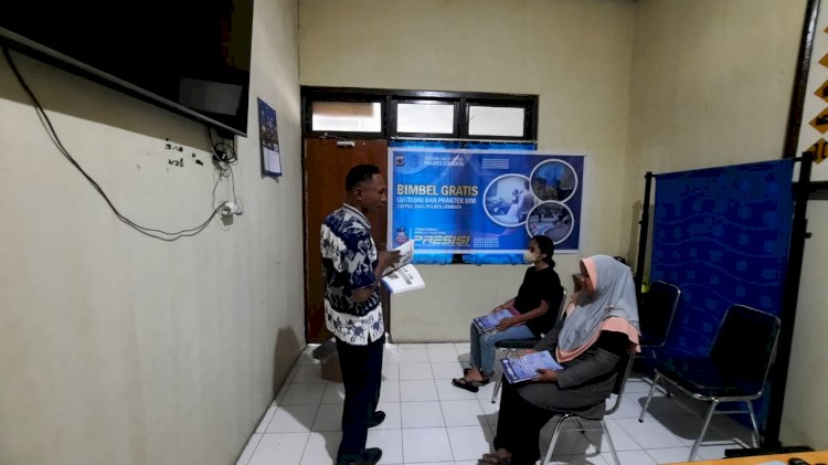 Pelayanan Penerbitan SIM Kasat Lantas Berikan Bimbel Gratis Kepada Masyarakat.