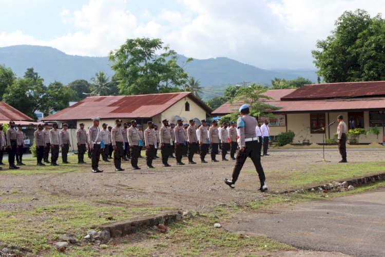 Pimpin Apel Pagi, Kasat Samapta Polres Lembata Periksa Sikap Tampang Personel.