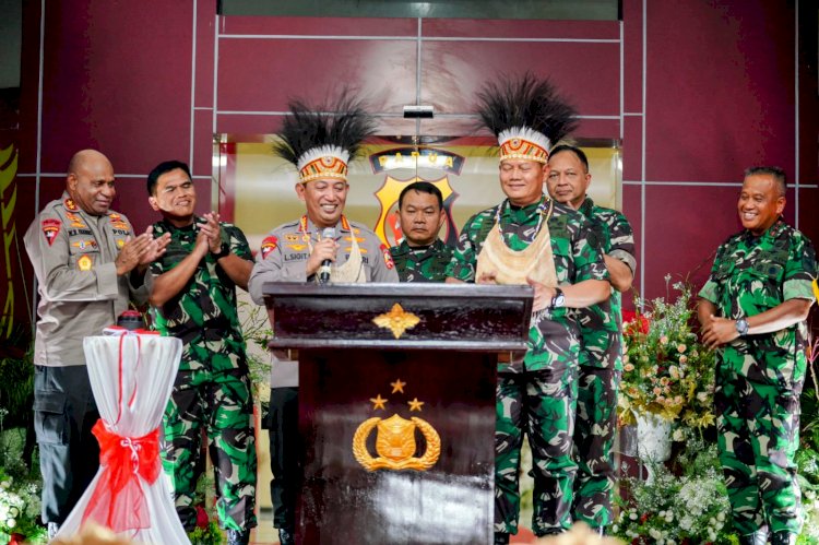 Ratas Bareng Presiden, Kapolri Tegaskan TNI-Polri Kawal Seluruh Kebijakan di Papua