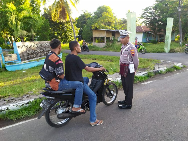 Antisipasi Kemacetan dan Bantu Anak Sekolah, Sat Lantas Polres Lembata Laksanakan Gatur Pagi