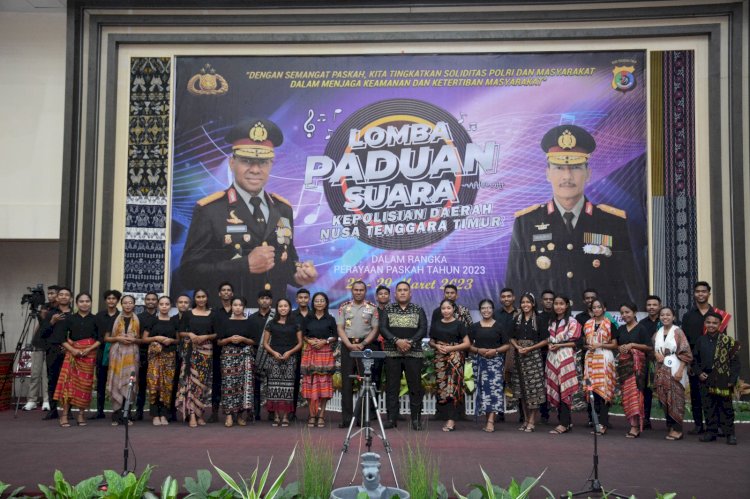 Tutup Final Lomba Paduan Suara, Kapolda NTT : Dengan Bernyanyi Kita Bisa Tingkatkan Sinergitas Antara Semua Elemen Masyarakat.-