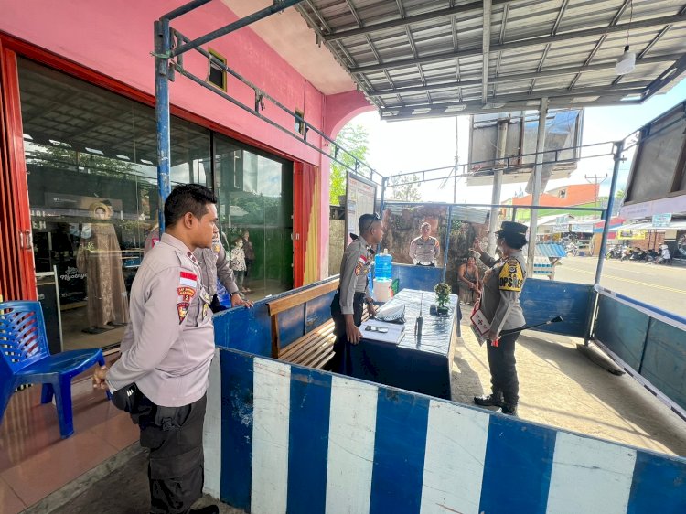 Kapolres Lembata Melakukan Pengecekan Di Pos Pengamanan Terpadu Ops Ketupat Turangga 2023Kapolres Lembata Lakukan Pengecekan Di Pos Pengamanan Terpadu Ops Ketupat Turangga 2023