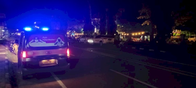 Sat Binmas Polres Lembata Lakukan Himbauan Kamtibmas lewat koling/pengeras suara Di Malam Hari