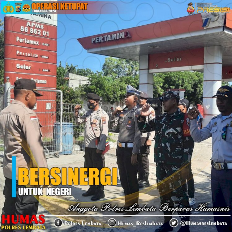 TNI - Polri Laksanakan Giat Pengaturan dan Penertiban Antrian BBM di APMS Lamahora