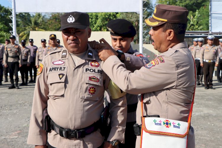 Waka Polres Lembata Kukuhkan 104 Polisi RW.