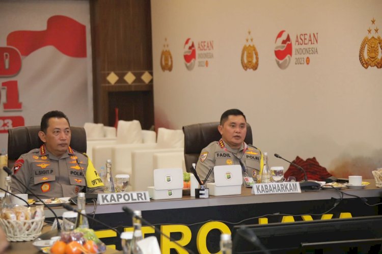 Kapolri Pantau Command Center Pengamanan KTT Asean 