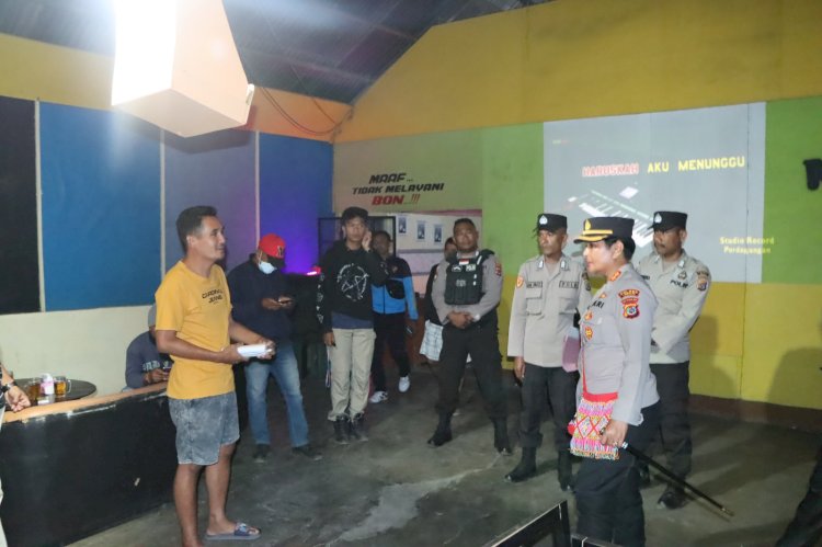 Operasi PEKAT Turangga 2023; Pimpin patroli malam, Kapolres Lembata periksa tempat karaoke
