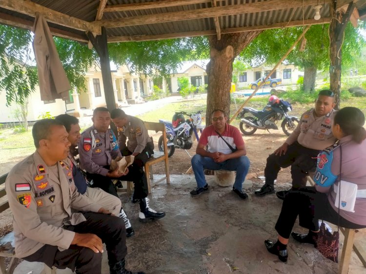 Propam Polres Lembata lakukan pemeriksaan kehadiran anggota Polsek Loang secara mendadak.