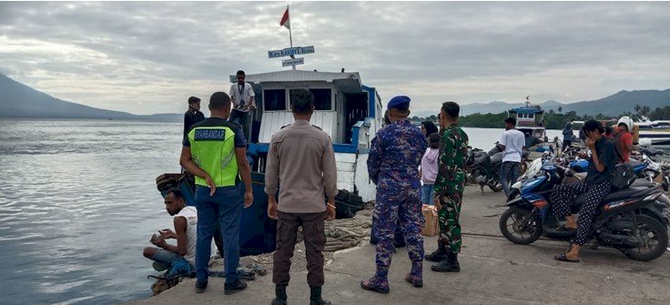 Sinergitas TNI-Polri, KPPP Laut Lewoleba Polres Lembata Rutin Melakukan Pengamanam Di Pelabuhan Laut Lewoleba