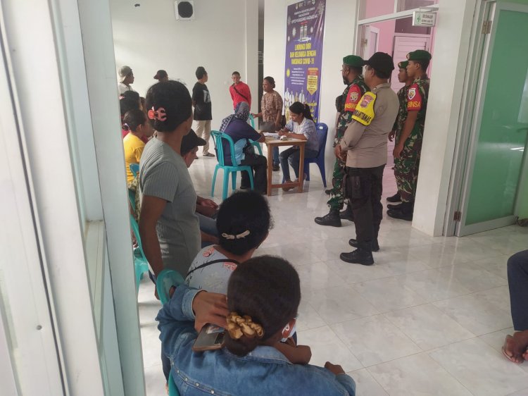 TNI-Polri Gelar Patroli Rutin di PUSKESMAS HADAKEWA