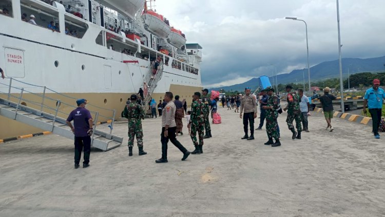 Sinergitas TNI-Polri, KPPP Laut Lewoleba Polres Lembata Rutin Melakukan Pengamanam Di Pelabuhan Laut Lewoleba