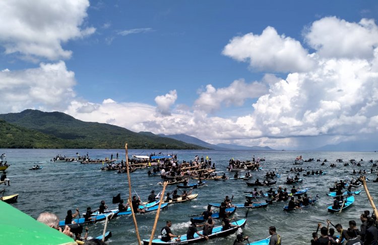 Pastikan berjalan Aman dan Lancar, Kapolda NTT Pantau Langsung Pengamanan Prosesi Laut Anta Tuan di Kapela Tuan Meninu