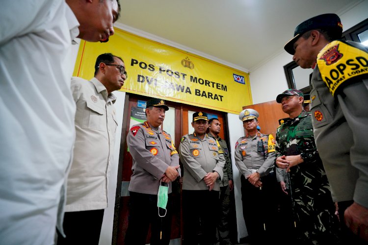 Kapolri Pastikan Beri Pelayanan Terbaik Bagi Keluarga Korban Kecelakaan Tol Cikampek