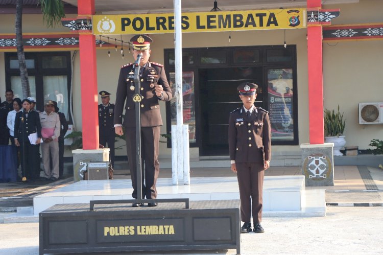 Upacara Hari Kebangkitan Nasional Tahun 2025, Kapolres Lembata Berikan Penghargaan Kepada anggota polres Lembata yang Berprestasi
