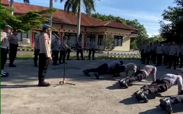 Propam Polres Lembata lakukan pemeriksaan sikap tampang kepada anggota polres Lembata