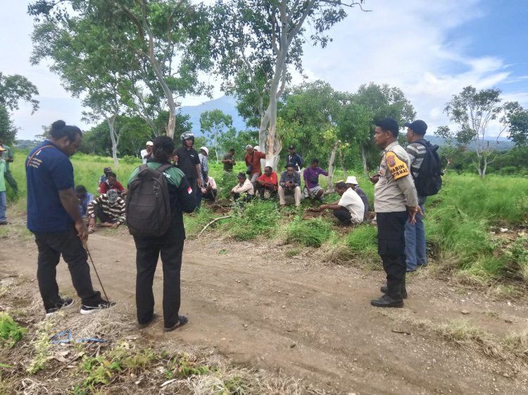 Bhabinkamtibmas Polres Lembata Sambangi Warga Desa Watodiri, Sampaikan Himbauan Kamtibmas