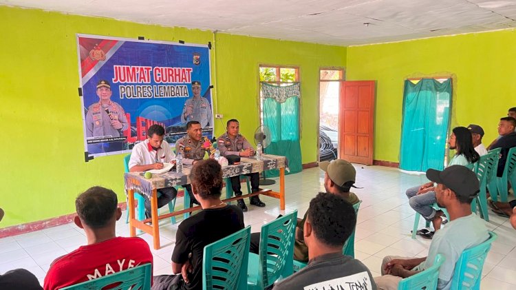 Waka Polres Lembata Melaksanaan Jumat Curhat di Desa Pantai Harapan Wulandoni.