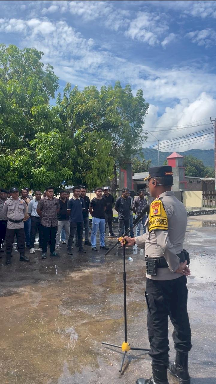 Polres Lembata Gelar Simulasi Sispamkota, Antisipasi Gangguan Kamtibmas dan Penyerangan Mako.