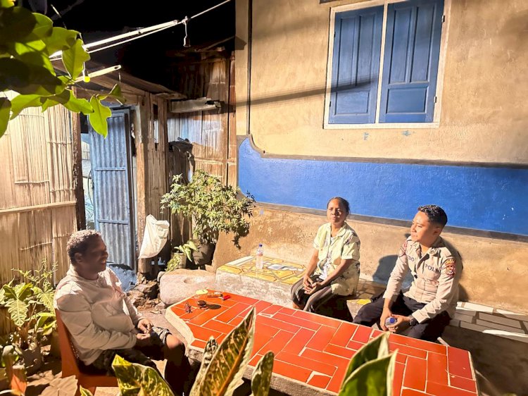 Sambang Warga, Polsubsektor Wulandoni Ajak Masyarakat Jaga Persatuan dan Kamtibmas.