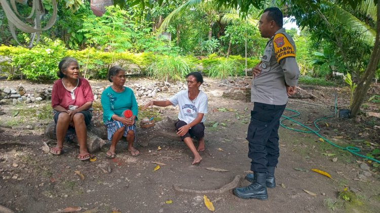 BHABINKAMTIBMAS DESA ATAKOWA LAKUKAN GIAT SAMBANG KE DESA BINAAN, AJAK MASYARAKAT JAGA KAMTIBMAS DAN PERKUAT PERSAUDARAAN.
