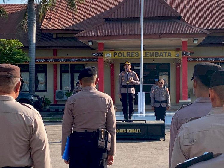 Kapolres Lembata Pimpin Apel Jam Pimpinan, Tegaskan Disiplin dan Profesionalisme dalam Pelayanan kepada Masyarakat.