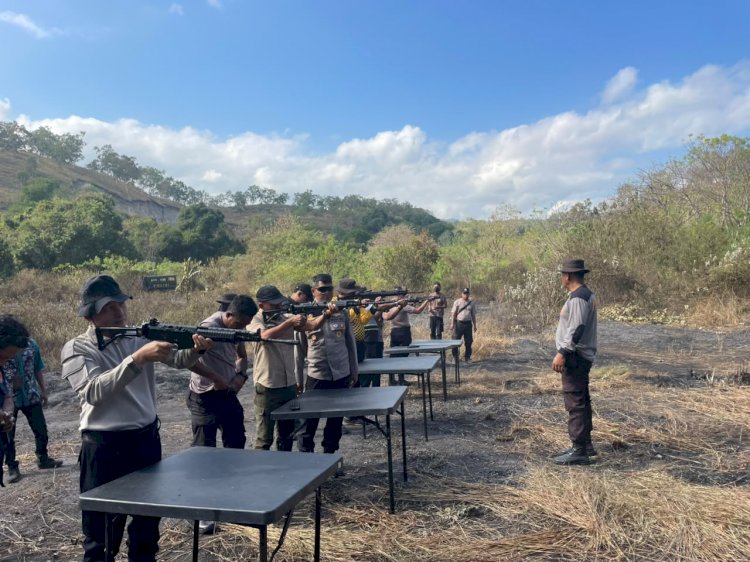 Kapolres Lembata Ajak Wakil Bupati dan Forkopimda Pererat Sinergitas Melalui Latihan Menembak Bersama.